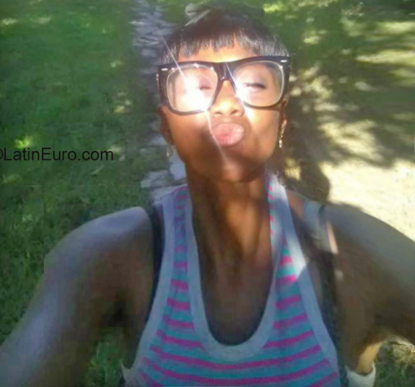 Date this attractive Jamaica girl Kookie from Kingston JM2577