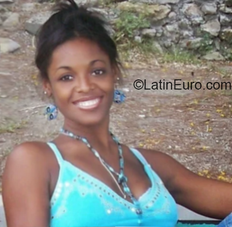 Date this delightful Cuba girl Daline from La Habana CU302