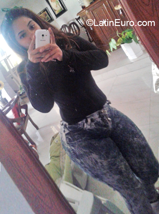 Date this lovely Venezuela girl Veronica from Maraciabo VE1610
