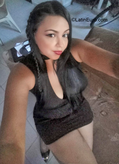 Date this charming Colombia girl Jennifer from Cali CO23890