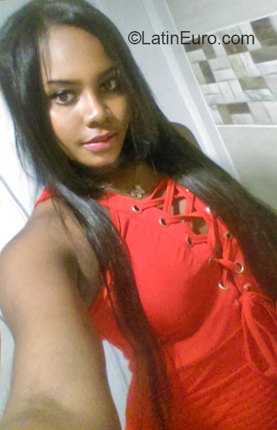Date this voluptuous Dominican Republic girl Katherine from Santo Domingo DO40673