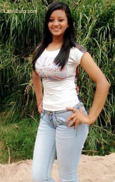 Date this gorgeous United States girl Ghaliana from Boston US19340