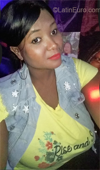 Date this foxy Colombia girl Sandra from Leticia CO23921