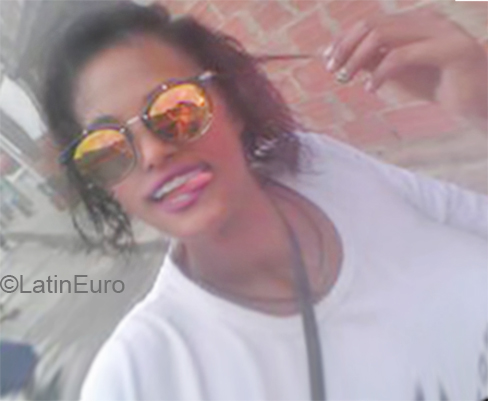 Date this charming Venezuela girl Paola from Caracas VE1641