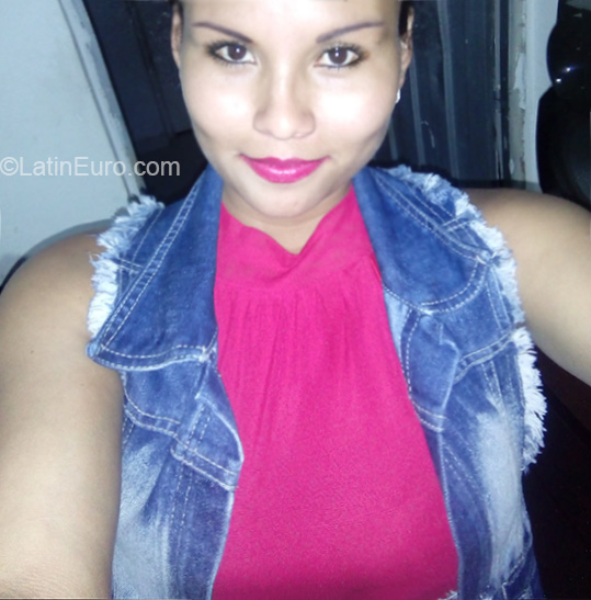 Date this attractive Colombia girl Martha from Bogota CO23948