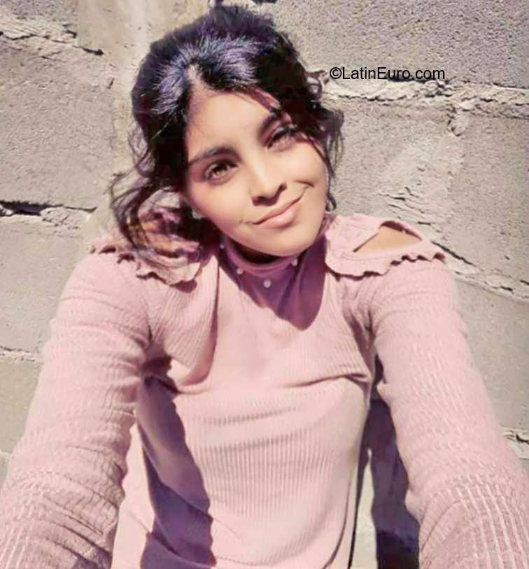 Date this foxy Argentina girl Rocio from Maria Grande AR139