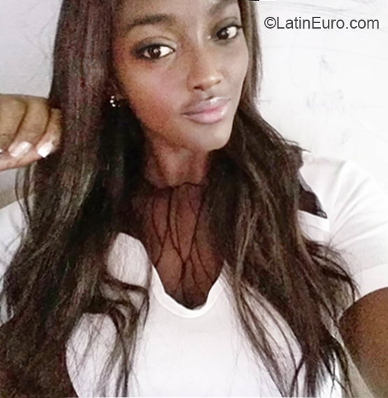 Date this gorgeous Colombia girl Marian from Cali CO24024