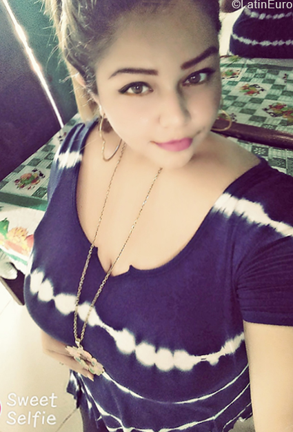 Date this nice looking Nicaragua girl Elena from Managua NI209