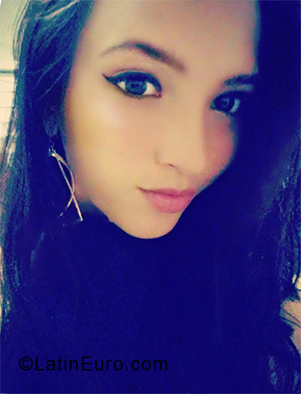 Date this sensual Cuba girl Lily from Havana CU345