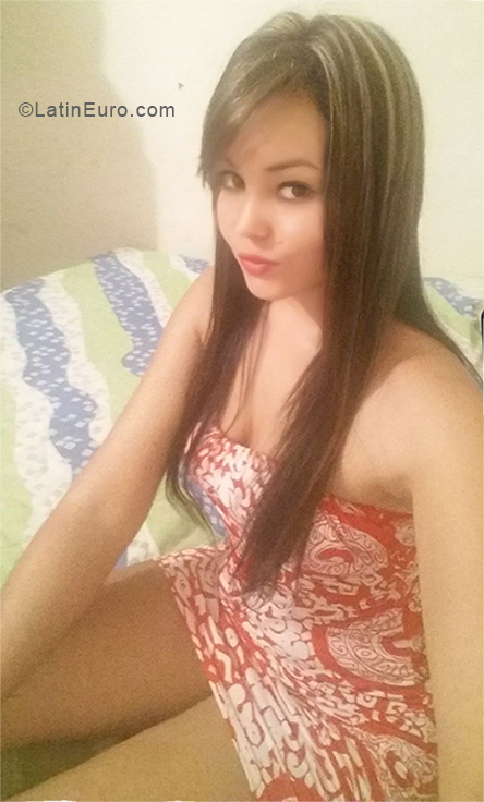 Date this exotic Colombia girl Desneidi from Fresno CO24179
