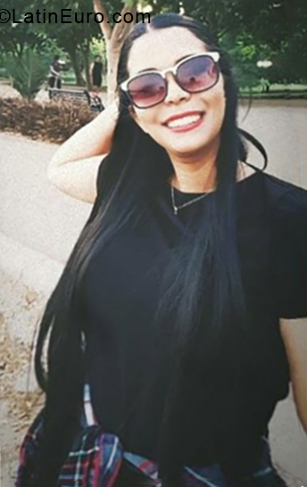Date this sensual Ecuador girl Adri from Quito EC274