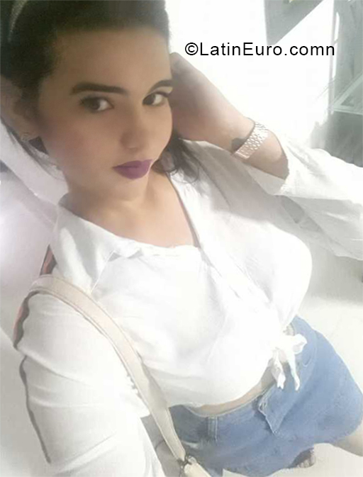 Date this voluptuous Colombia girl Daniela from Barranquilla CO25159