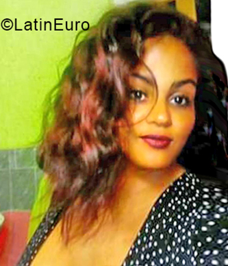 Date this pretty Cuba girl Clara from Havana CU365