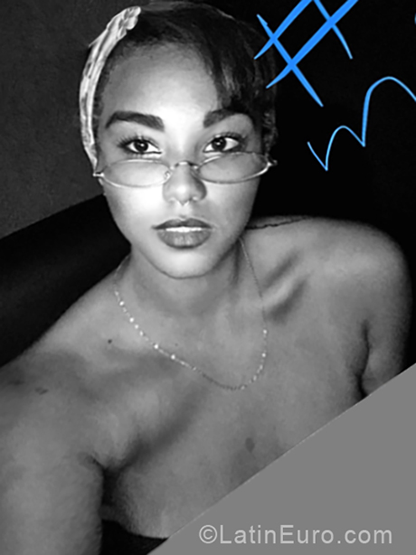 Date this hot Cuba girl Fanny from Havana CU366