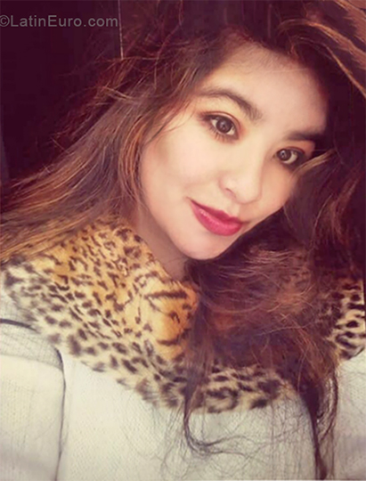 Date this fun Bolivia girl Scarlet from La Paz BO46