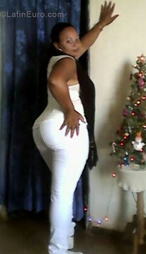 Date this fun Cuba girl Doridy from Havana CU372