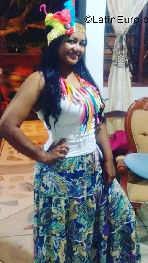 Date this nice looking Colombia girl Elys from Ibaque CO24321