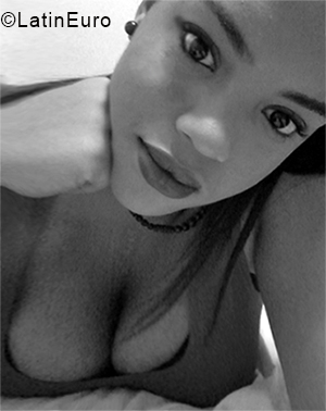 Date this voluptuous Cuba girl Yanare from Havana CU489