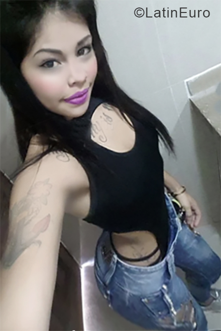 Date this foxy Venezuela girl Francia from Caracas VE1943