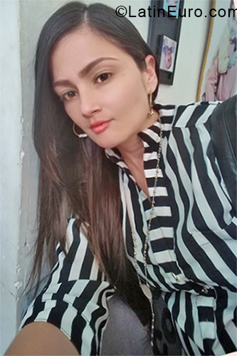 Date this beautiful Colombia girl Marcela from Bogota CO24494