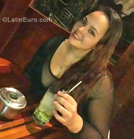 Date this stunning Cuba girl Laritza from Havana CU414