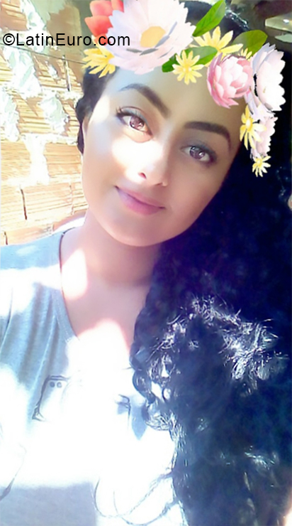 Date this funny Brazil girl Ivis from Janaúba BR10716