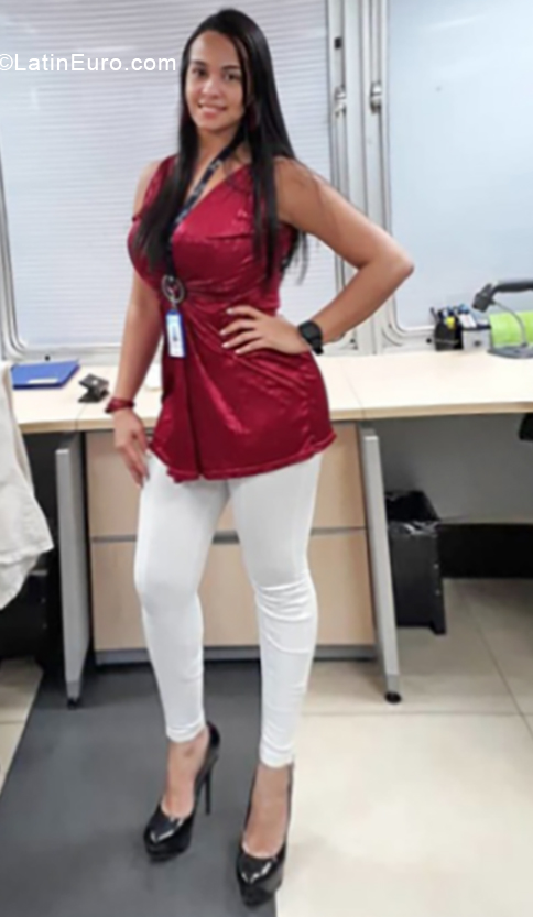 Date this foxy Venezuela girl Ninoska from Caracas VE4112