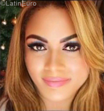 Date this beautiful Colombia girl Blanca from Cartagena CO24644