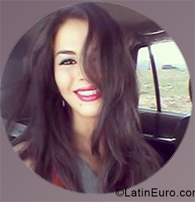 Date this nice looking Venezuela girl Alexa from Valencia VE2354