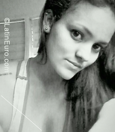 Date this charming Cuba girl Jan from Santa Clara CU497