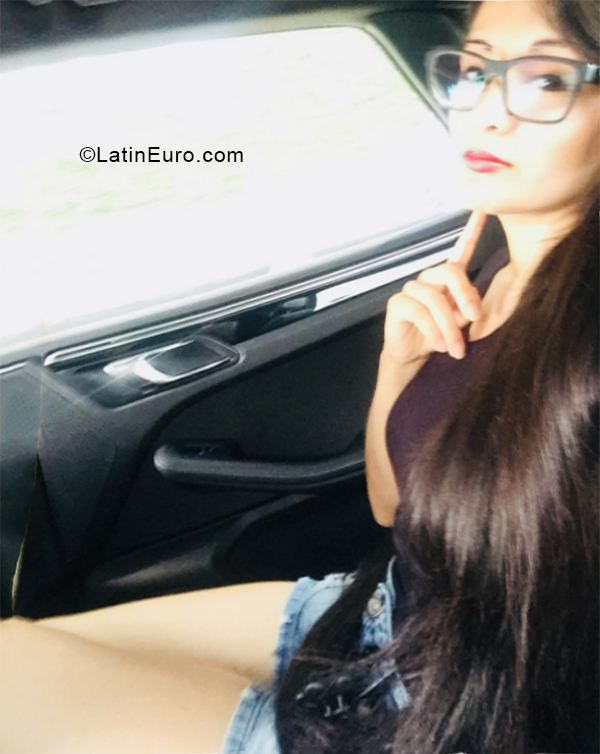 Date this happy Peru girl Lesly from Lima PE1334