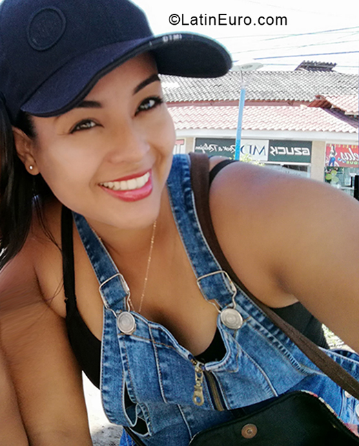 Date this attractive Peru girl Garesmir from Pucalla PE1338