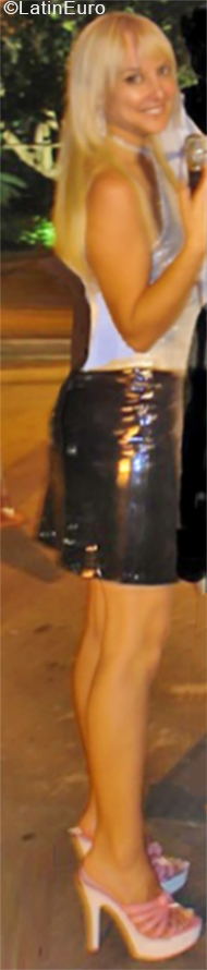 Date this voluptuous Brazil girl Fafi from Petropolis BR10758