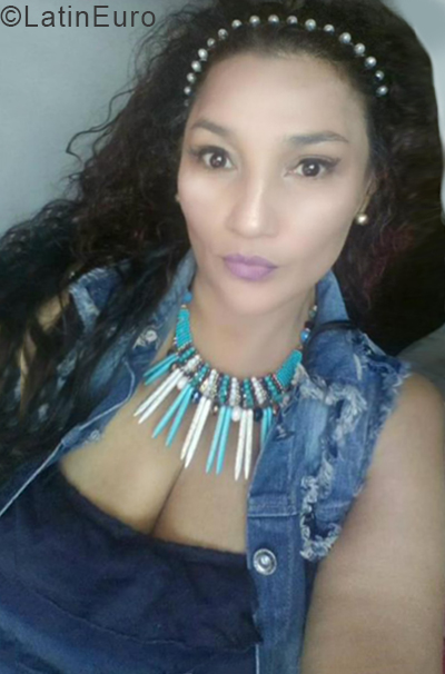 Date this attractive Colombia girl Sandra from Cali CO24860