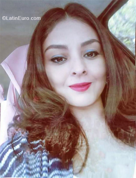 Date this nice looking Honduras girl Jessica from Tegucigalpa HN2995