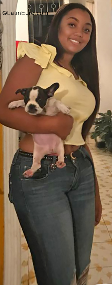 Date this young Colombia girl Erika from Cali CO24999