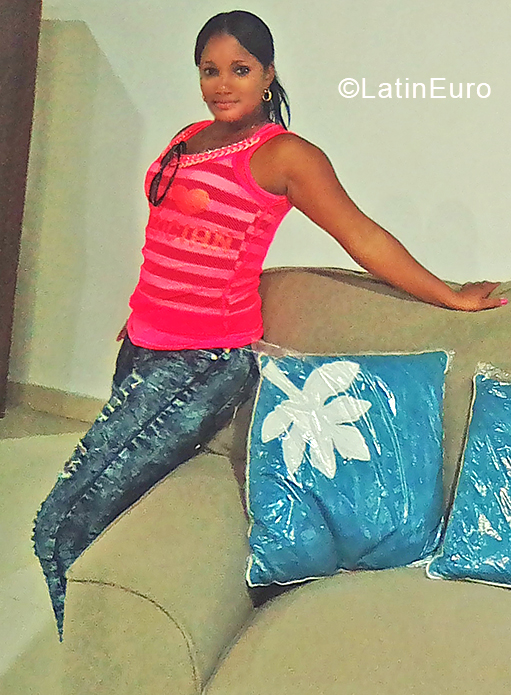 Date this stunning Cuba girl Daliana from Santiago de Cuba CU499