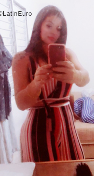 Date this fun Cuba girl Yeni from Havana CU501