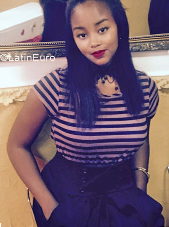 Date this foxy Cuba girl Liany from Havana CU503