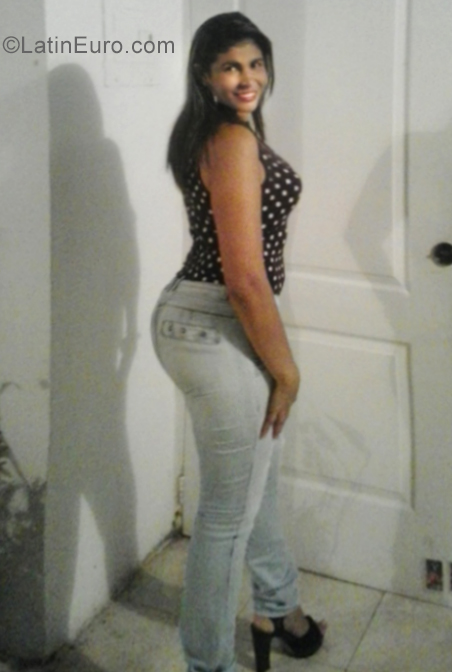 Date this athletic Venezuela girl La negra from Managas VE2281