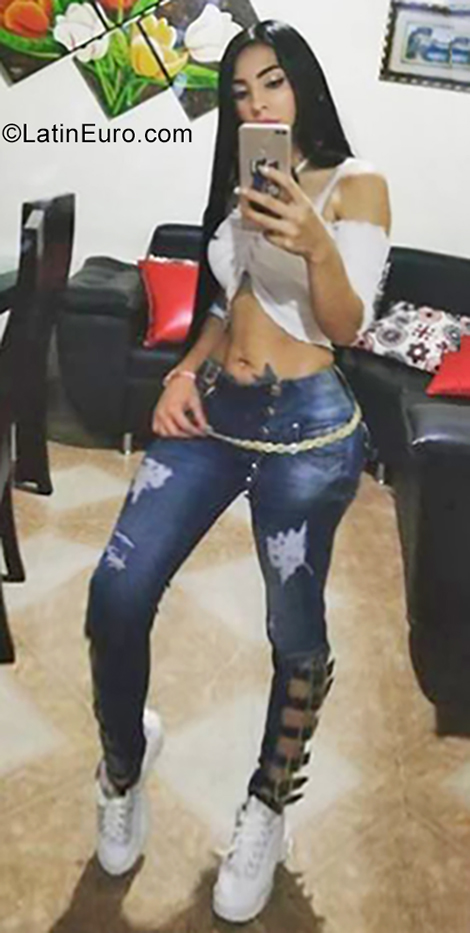 Date this happy Colombia girl Vanesa from Medellin CO25244