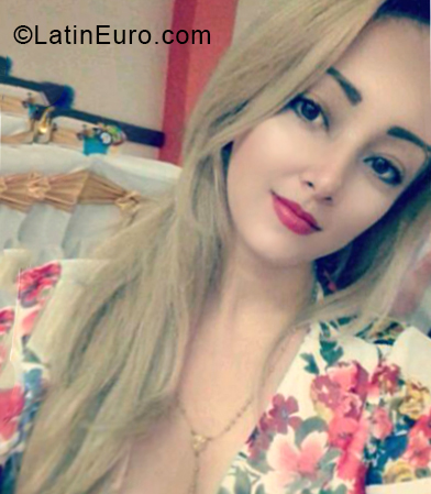 Date this stunning Ecuador girl Alexa from Esmeraldas EC322
