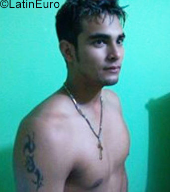 Date this gorgeous Colombia man Kihny from Barranquilla CO25329