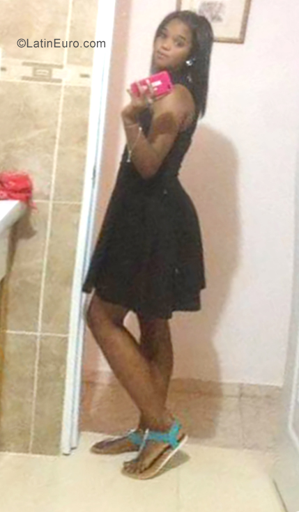 Date this charming Dominican Republic girl Emma from Punta Cana DO34886