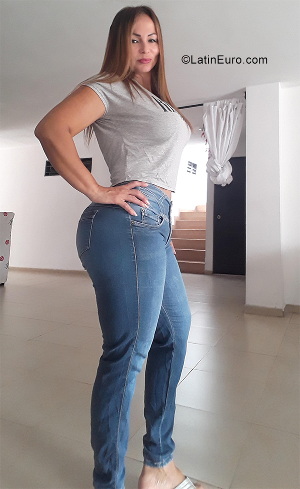 Date this fun Colombia girl Claudia from Cali CO27990