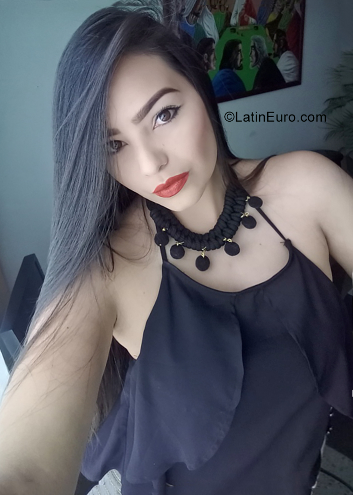 Date this pretty Venezuela girl Fima from San Cristobal VE2415