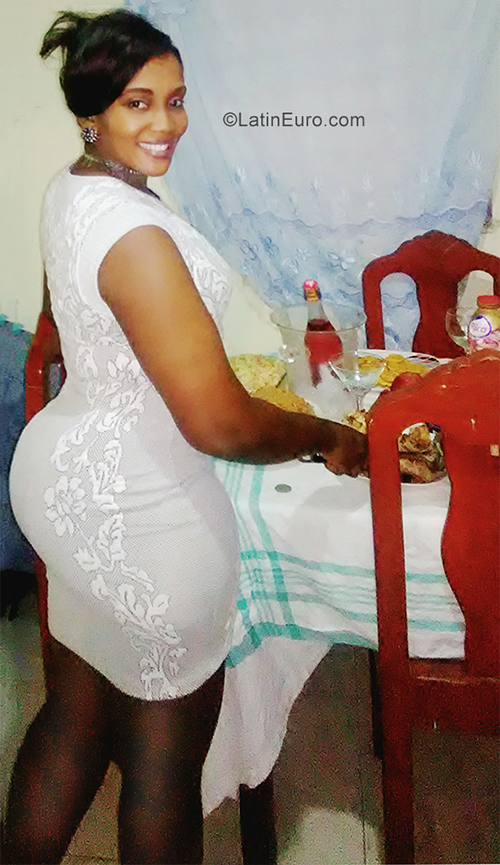 Date this tall Dominican Republic girl Paula from Higuey DO35004