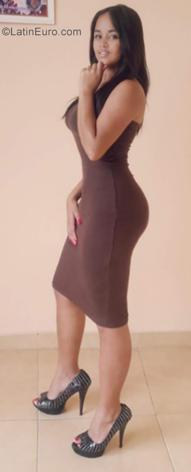 Date this athletic Dominican Republic girl Rosa from Bonao DO35007
