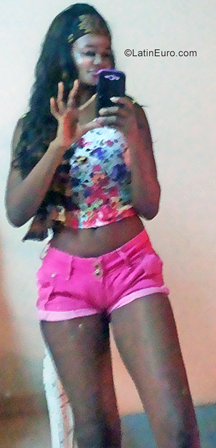 Date this georgeous Colombia girl Lucia from Pereira CO25483