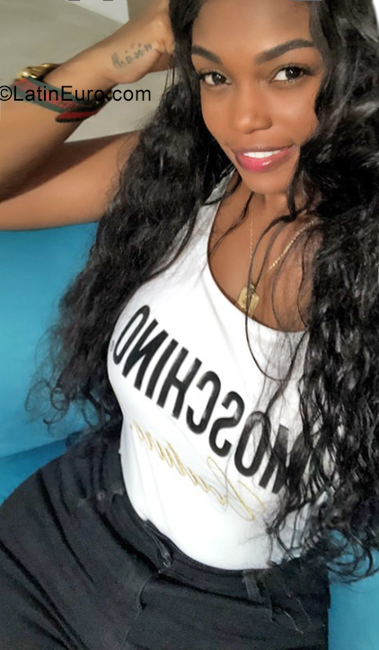 Date this delightful Colombia girl Andrea from Cali CO25492